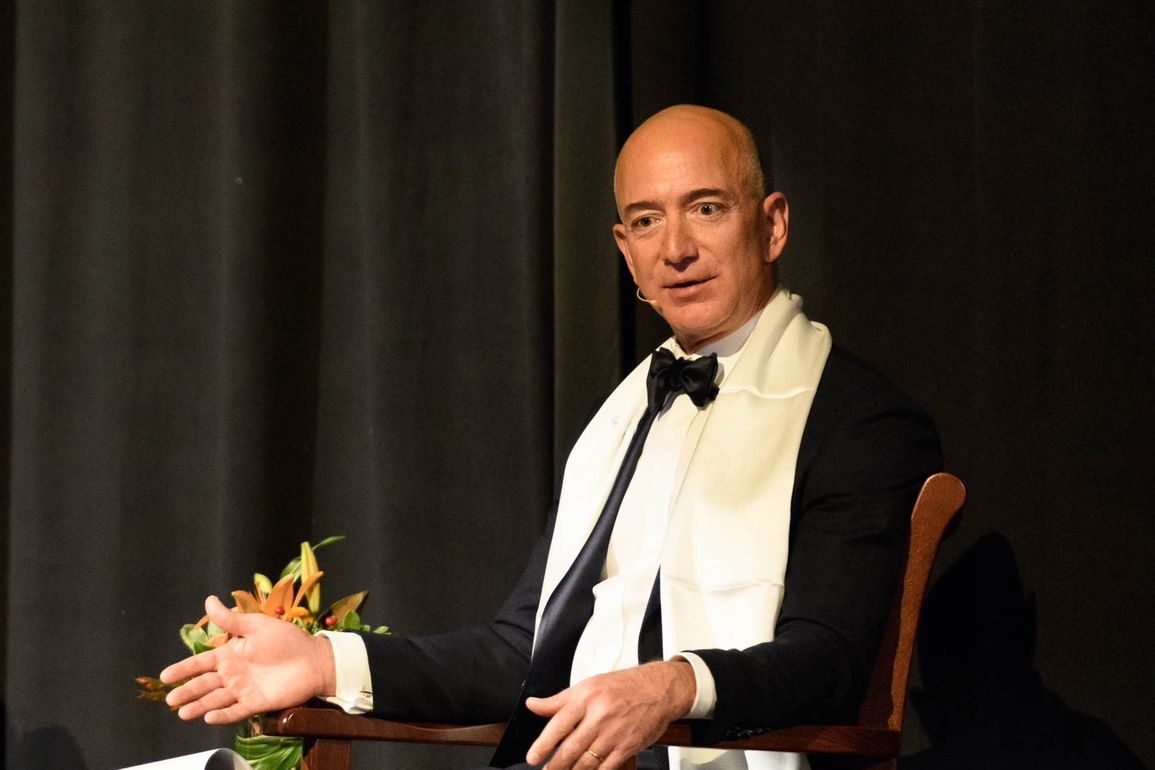 Jeff Bezos tìm kiếm 3 đặc điểm này từ các ứng viên cho Amazon - 2 Jeff Bezos tìm kiếm 3 đặc điểm này từ các ứng viên cho Amazon - 2