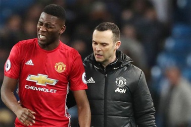 Thêm một cầu thủ phải nghỉ hết mùa, MU chìm trong khó khăn