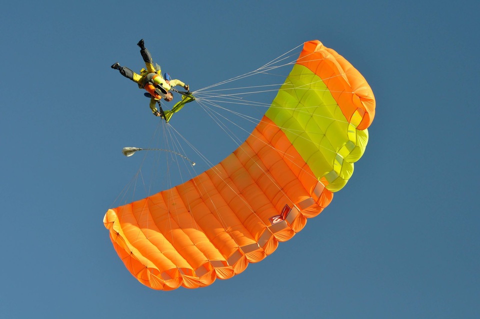 Tại sao máy bay chở khách lại không trang bị thêm dù nhảy? - 3