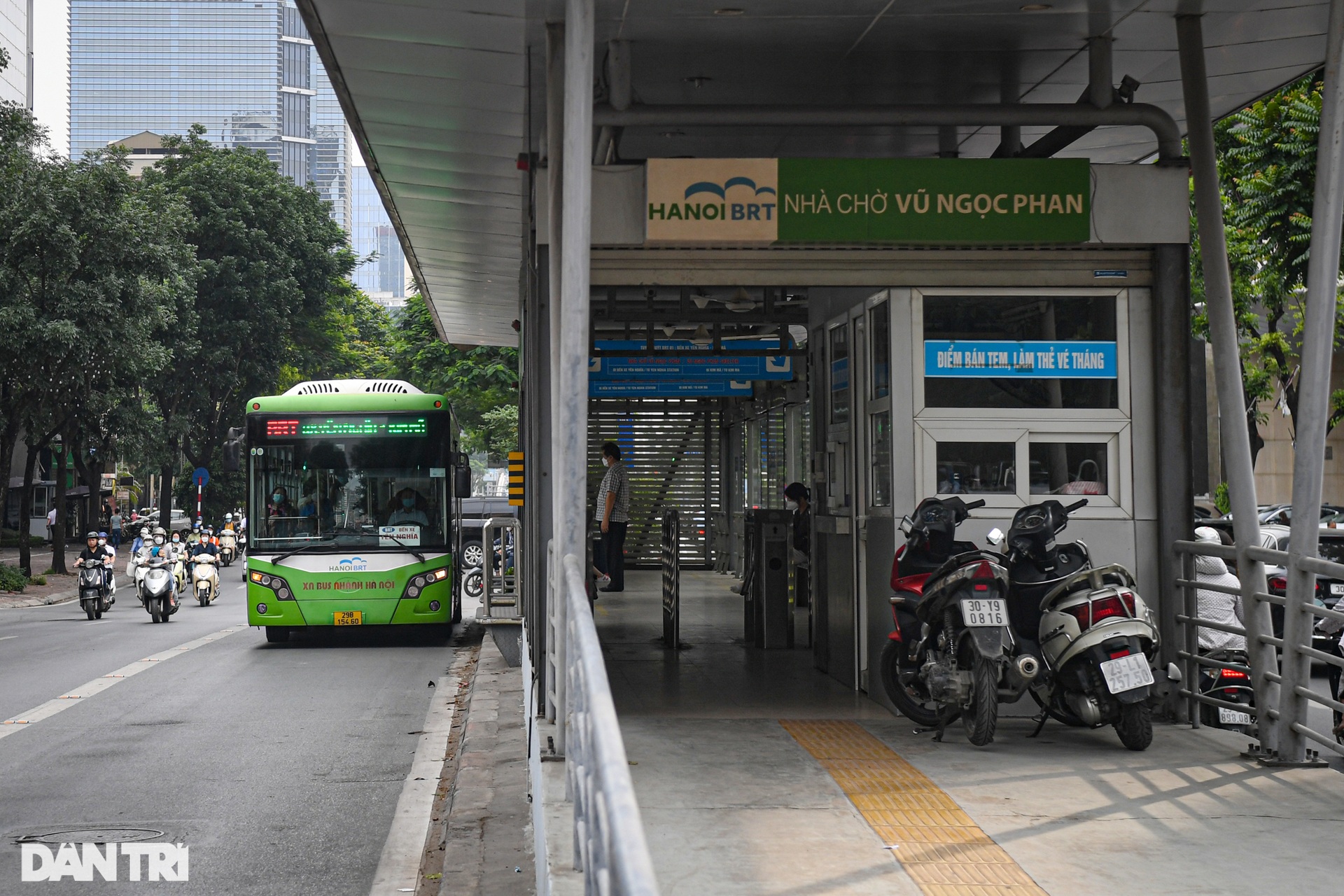 BRT sau 6 năm hoạt động: Đói khách, bị các phương tiện khác chèn ép - 2 BRT sau 6 năm hoạt động: Đói khách, bị các phương tiện khác chèn ép - 2