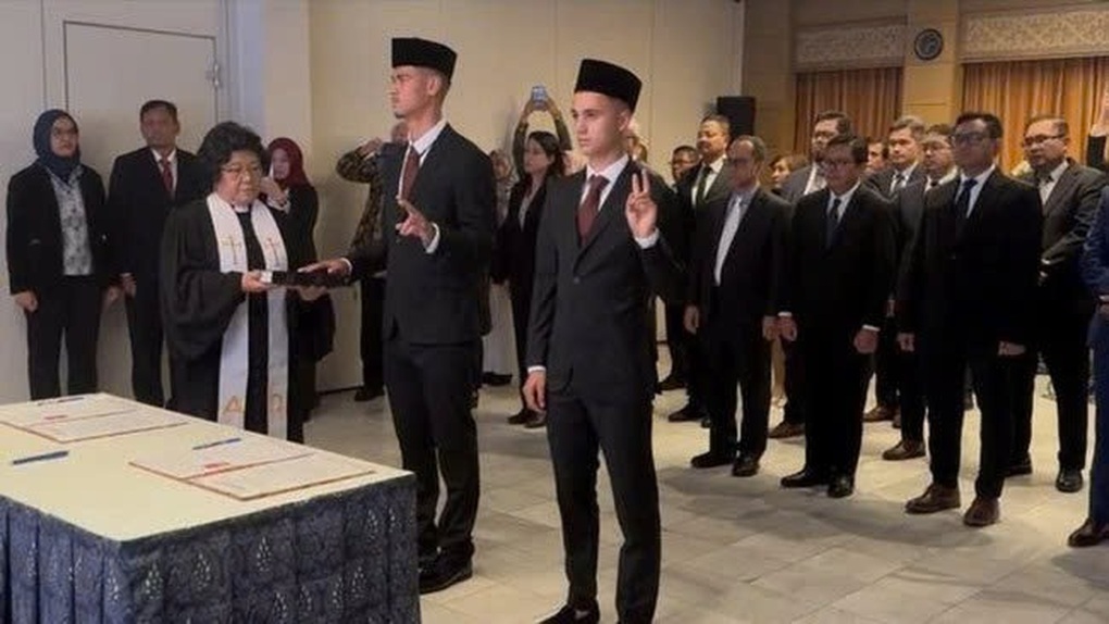 Cổ động viên Indonesia xấu hổ khi đội nhà nhập tịch tràn lan cầu thủ Hà Lan - 1 Cổ động viên Indonesia xấu hổ khi đội nhà nhập tịch tràn lan cầu thủ Hà Lan - 1
