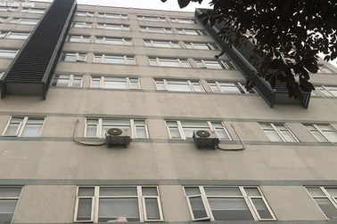 Bé 2 tuổi ở Hải Phòng rơi từ tầng 9 bệnh viện xuống đất tử vong