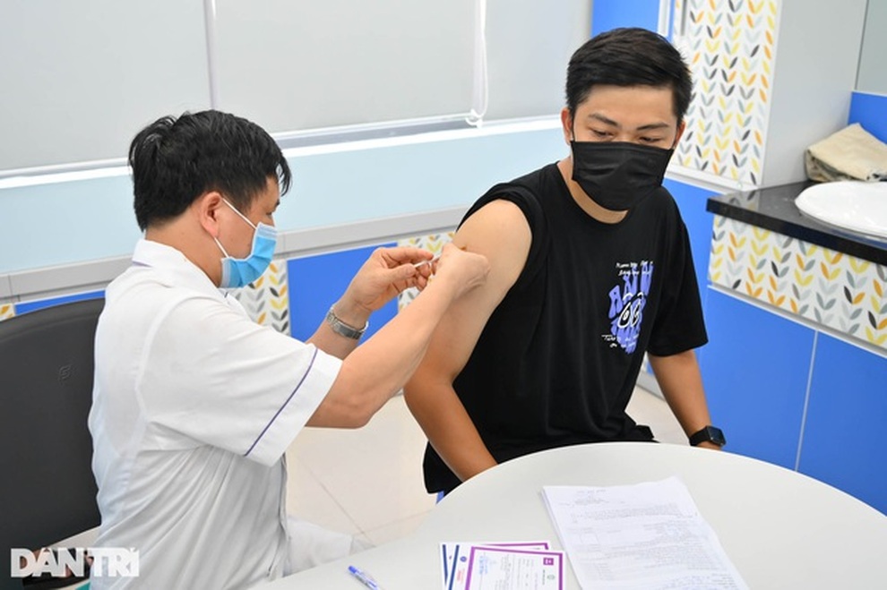 Phóng viên tuyến đầu Báo Dân trí vững tâm tác nghiệp sau khi tiêm vắc xin - 2 Phóng viên tuyến đầu Báo Dân trí vững tâm tác nghiệp sau khi tiêm vắc xin - 2
