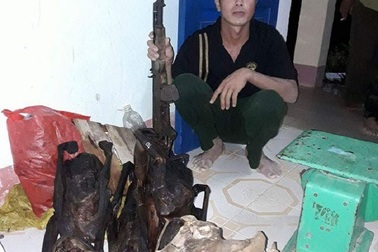 Ngang nhiên vác súng AK vào rừng di sản bắn động vật quý hiếm