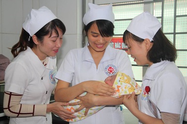 Sản phụ 19 tuổi từ chối nhận con sơ sinh