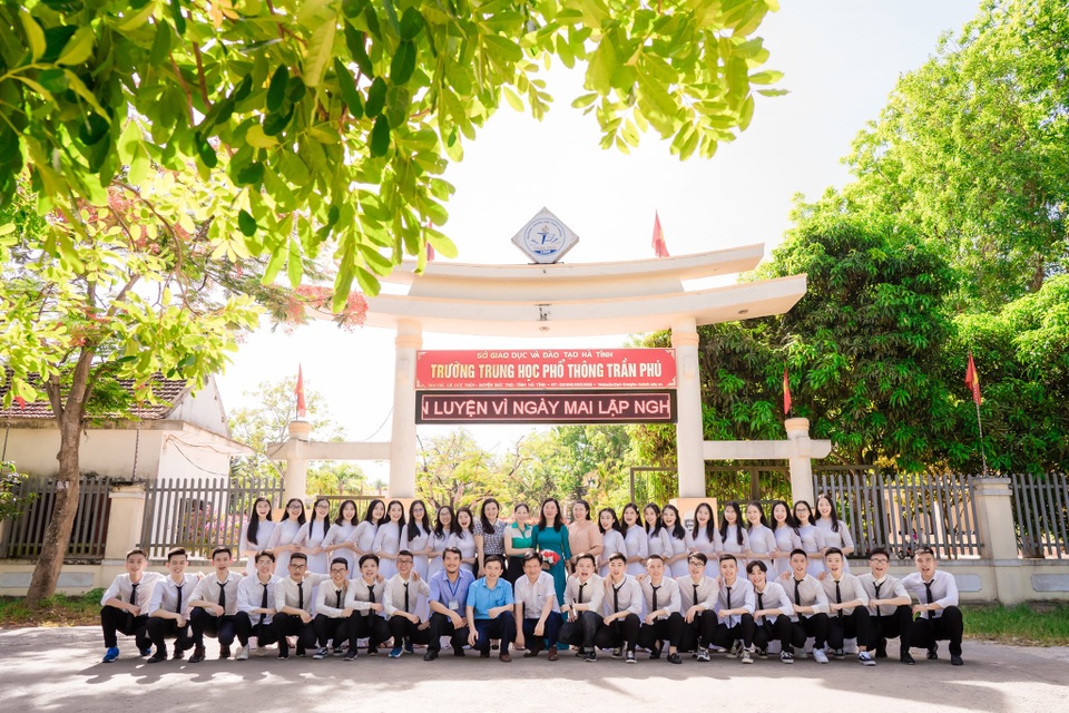 Ngỡ ngàng lớp học trường huyện có 14 thí sinh đạt từ 27 điểm trở lên - 1