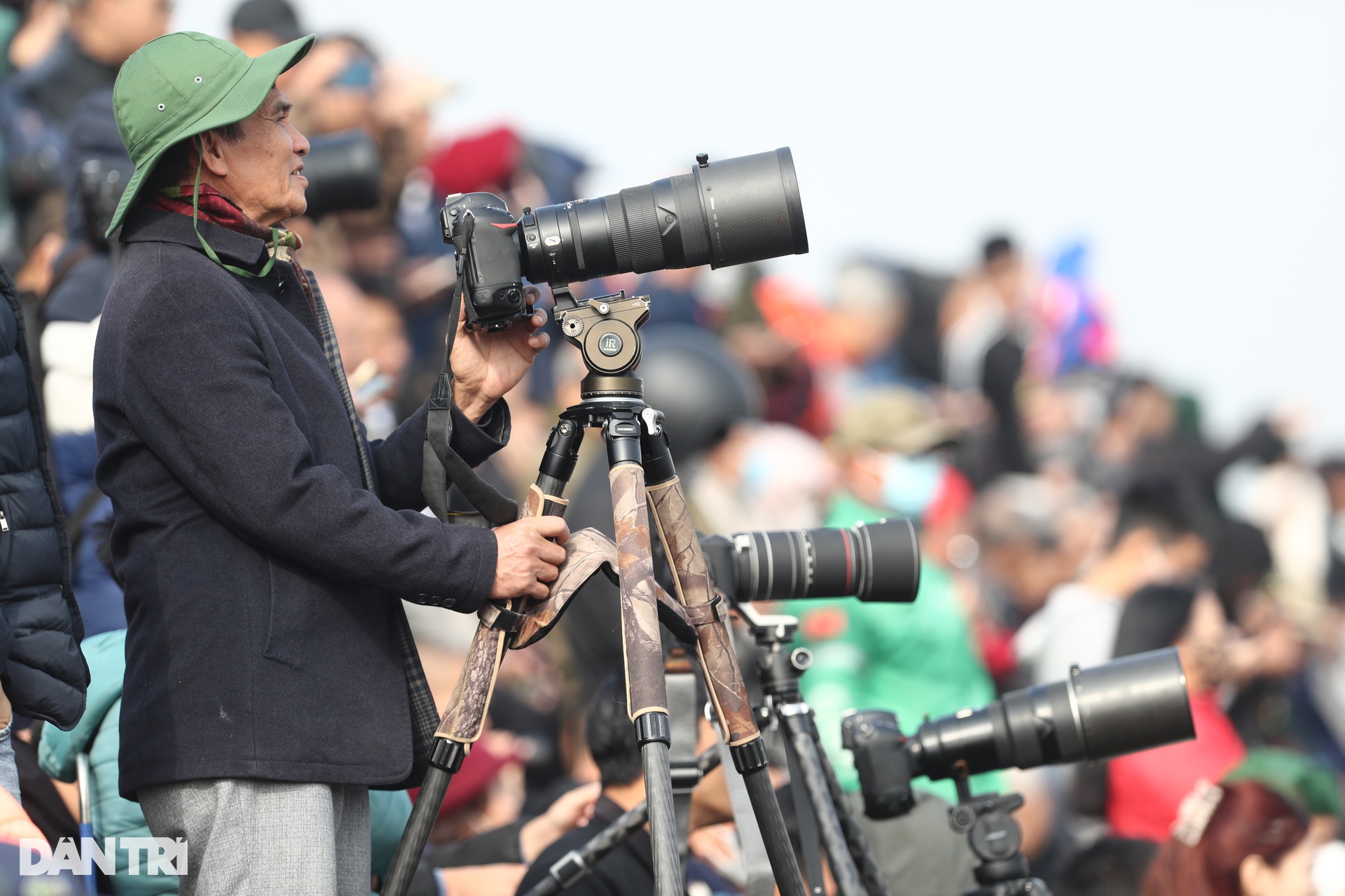 Ngày hội ngắm máy bay của hàng vạn người dân Thủ đô - 8 Ngày hội ngắm máy bay của hàng vạn người dân Thủ đô - 8