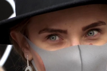 Khẩu trang trở thành phụ kiện “hot” nhất trong giới thời trang