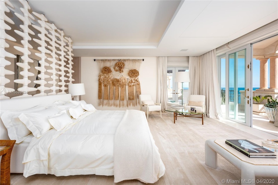 Căn penthouse xa hoa ngắm trọn view biển giá 20 triệu USD của tỷ phú Canada - 10 Căn penthouse xa hoa ngắm trọn view biển giá 20 triệu USD của tỷ phú Canada - 10