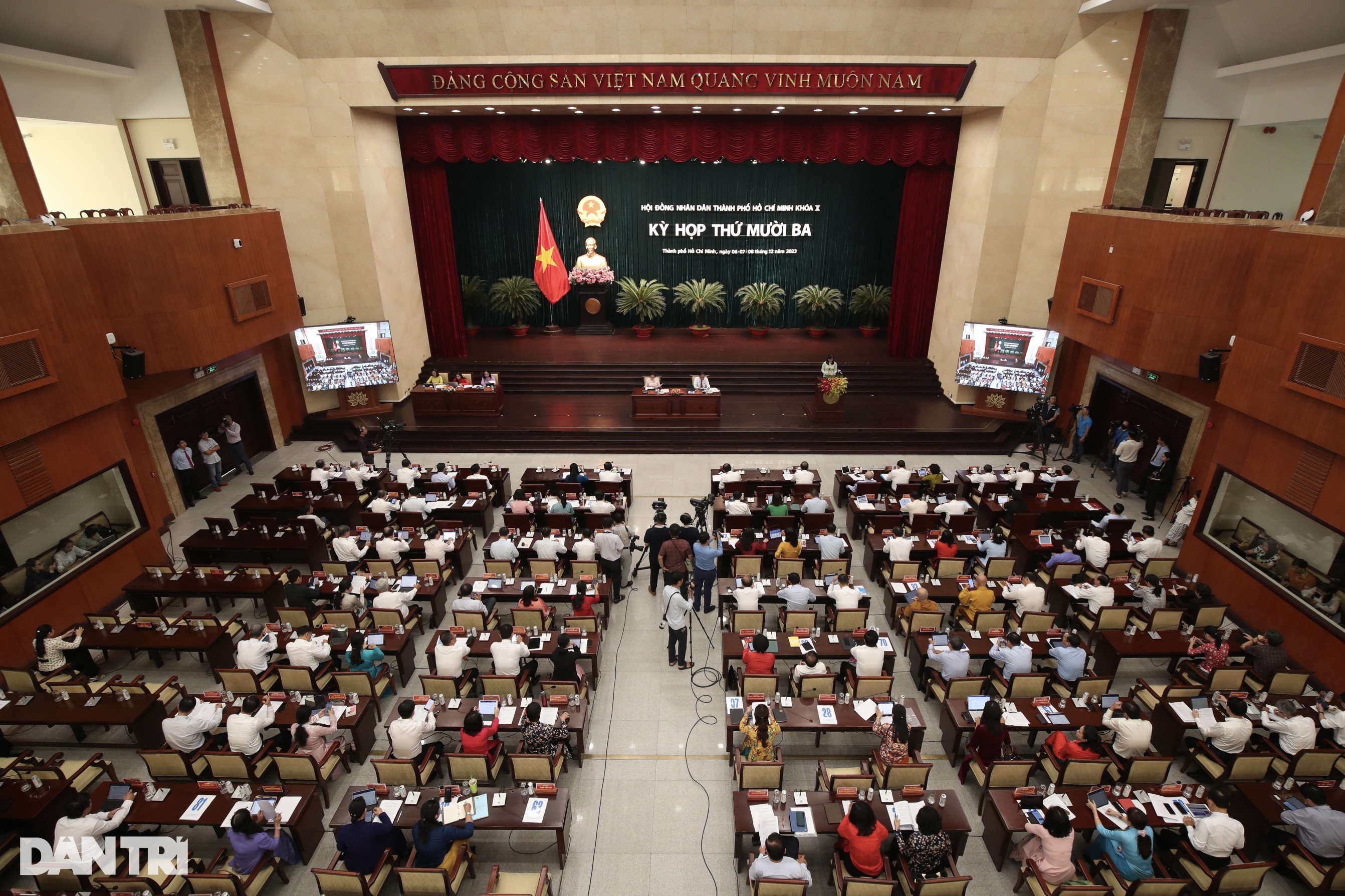 Bí thư TPHCM: Lấy phiếu tín nhiệm để xem cán bộ thực hiện lời hứa đến đâu - 4 Bí thư TPHCM: Lấy phiếu tín nhiệm để xem cán bộ thực hiện lời hứa đến đâu - 4