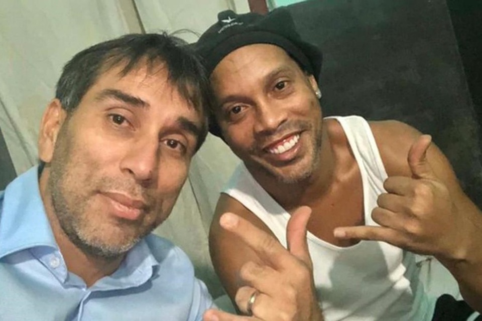 “Ronaldinho đang suy sụp tinh thần tại nhà tù Paraguay” - 1
