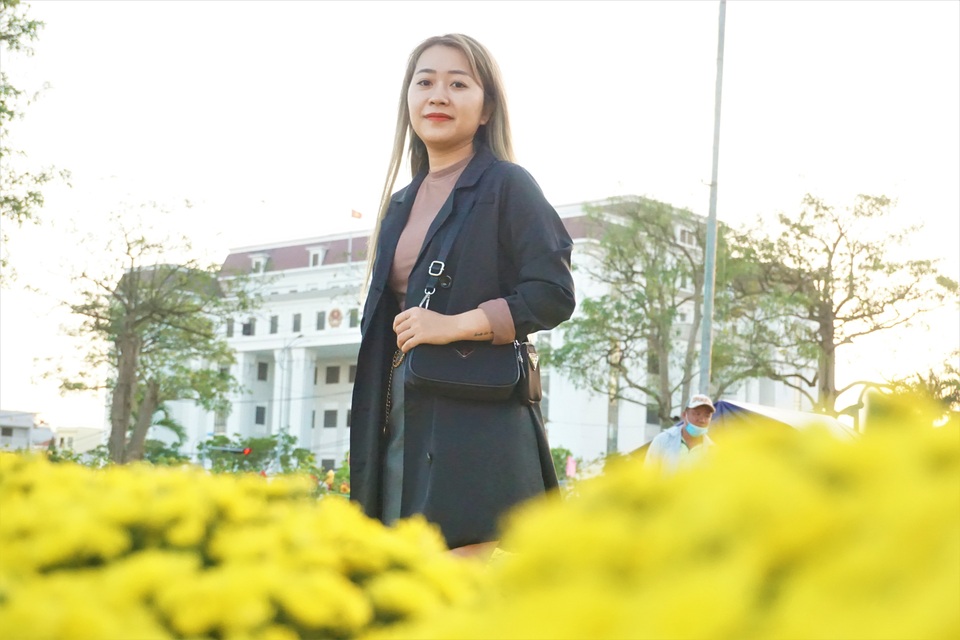Người dân náo nức check in Tết sớm ở chợ hoa xuân Đà Nẵng - 7 Người dân náo nức check in Tết sớm ở chợ hoa xuân Đà Nẵng - 7
