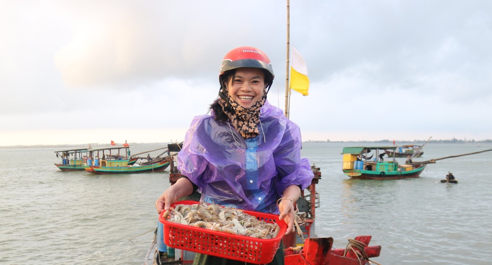 Hối hả nơi cảng Cửa Sót tháng cuối năm - 5 Hối hả nơi cảng Cửa Sót tháng cuối năm - 5