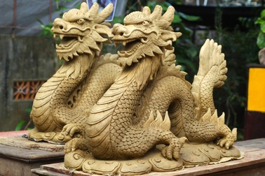 Nghệ nhân ở làng gốm 500 tuổi tất bật vọc đất nặn con rồng cho Tết