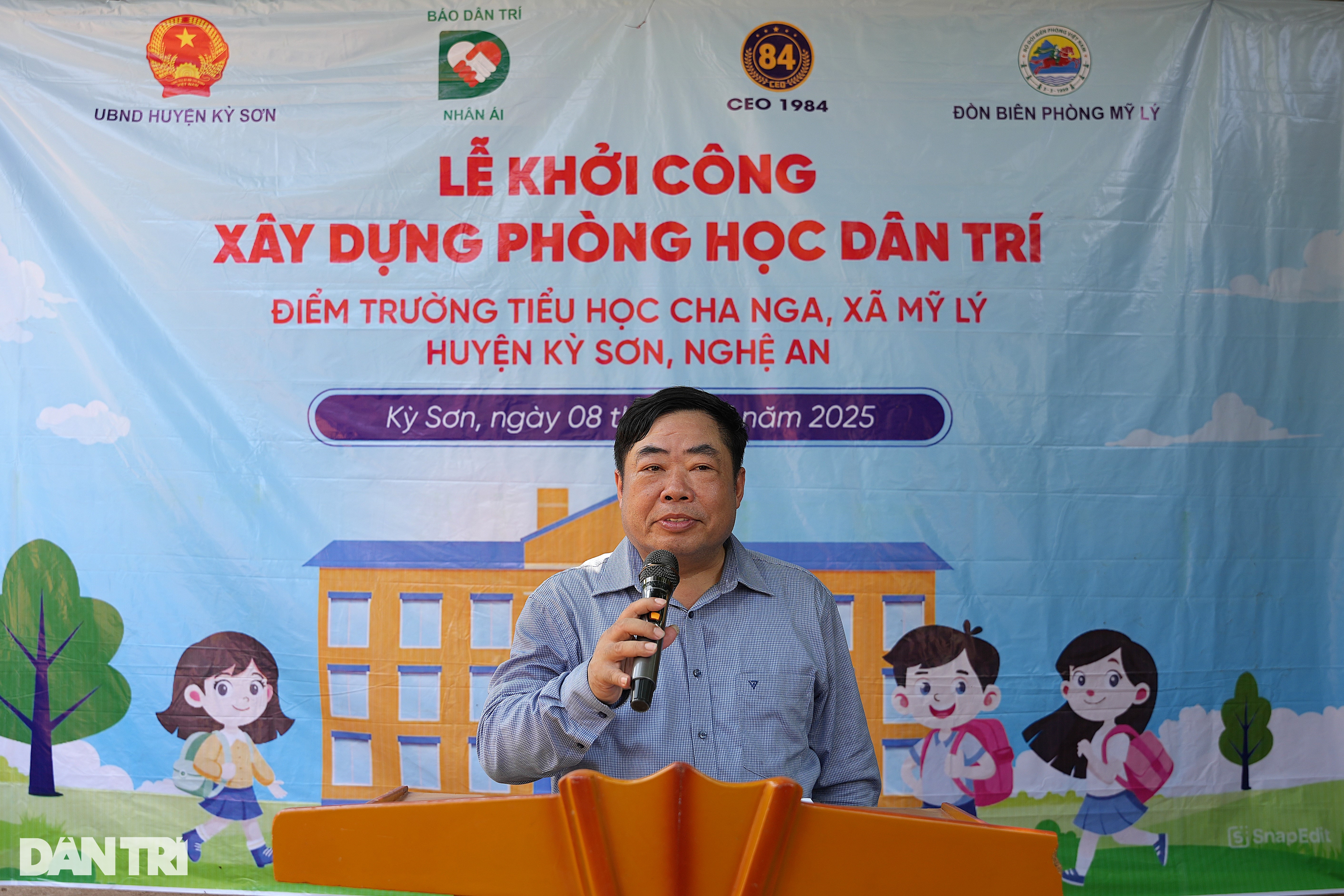 Xây phòng học Dân trí: Trao cơ hội, bồi đắp lòng nhân ái cho con trẻ - 5 Xây phòng học Dân trí: Trao cơ hội, bồi đắp lòng nhân ái cho con trẻ - 5