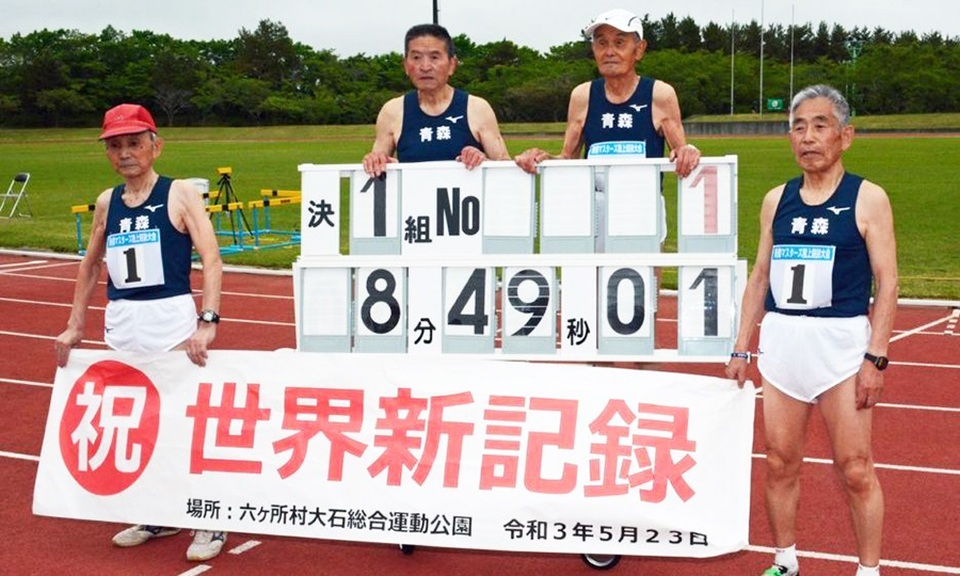 4 cụ ông trên 90 tuổi phá kỷ lục thế giới chạy tiếp sức 400m - 1 4 cụ ông trên 90 tuổi phá kỷ lục thế giới chạy tiếp sức 400m - 1