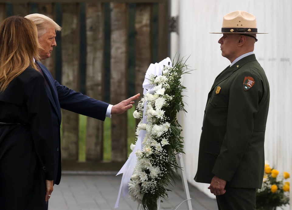 Ông Trump ca ngợi 40 người hùng đối đầu những kẻ khủng bố vụ 11/9 - 3 Ông Trump ca ngợi 40 người hùng đối đầu những kẻ khủng bố vụ 11/9 - 3