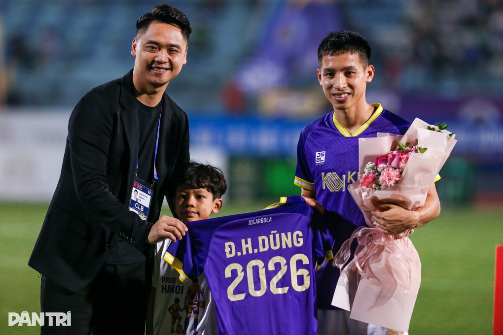 Tuấn Hải lập công, Hà Nội FC thắng trong ngày đặc biệt của Hùng Dũng - 1 Tuấn Hải lập công, Hà Nội FC thắng trong ngày đặc biệt của Hùng Dũng - 1