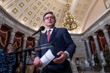 Hạ viện Mỹ thông qua viện trợ cho Ukraine, Nga nổi giận cảnh báo