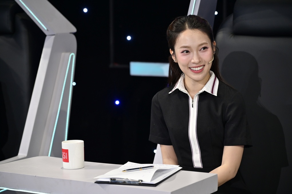 MC Khánh Vy gây ấn tượng với sinh viên, chia sẻ quan điểm về việc kiếm tiền - 2 MC Khánh Vy gây ấn tượng với sinh viên, chia sẻ quan điểm về việc kiếm tiền - 2
