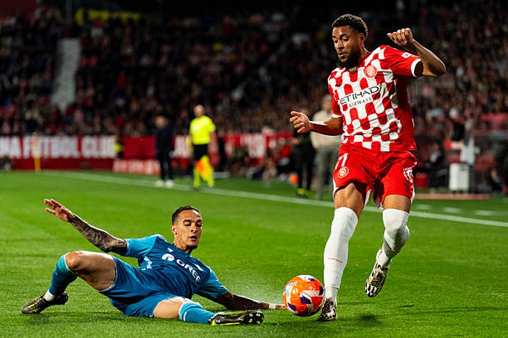 Antony ghi siêu phẩm giúp đội nhà nuôi hy vọng dự Champions League - 2 Antony ghi siêu phẩm giúp đội nhà nuôi hy vọng dự Champions League - 2