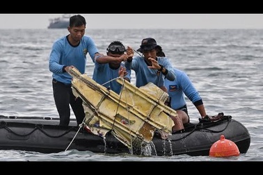 Indonesia tăng tốc tìm kiếm máy bay mất tích