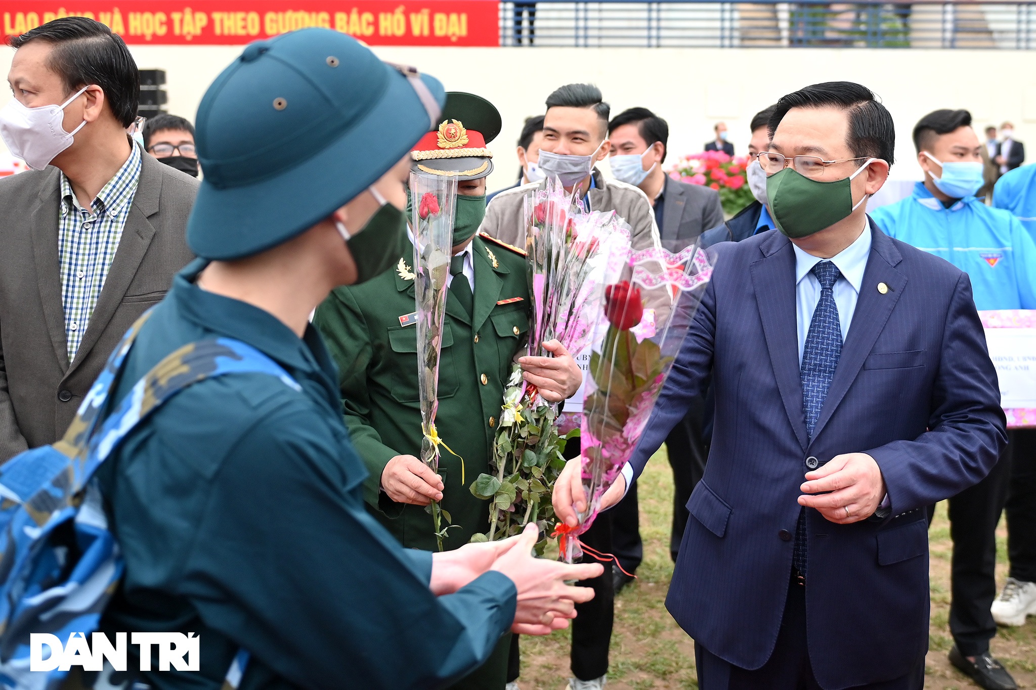 Xúc động khoảnh khắc tân binh thủ đô lên đường nhập ngũ - 12