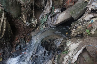 Công ty môi trường bị tố xả thải bẩn ra môi trường