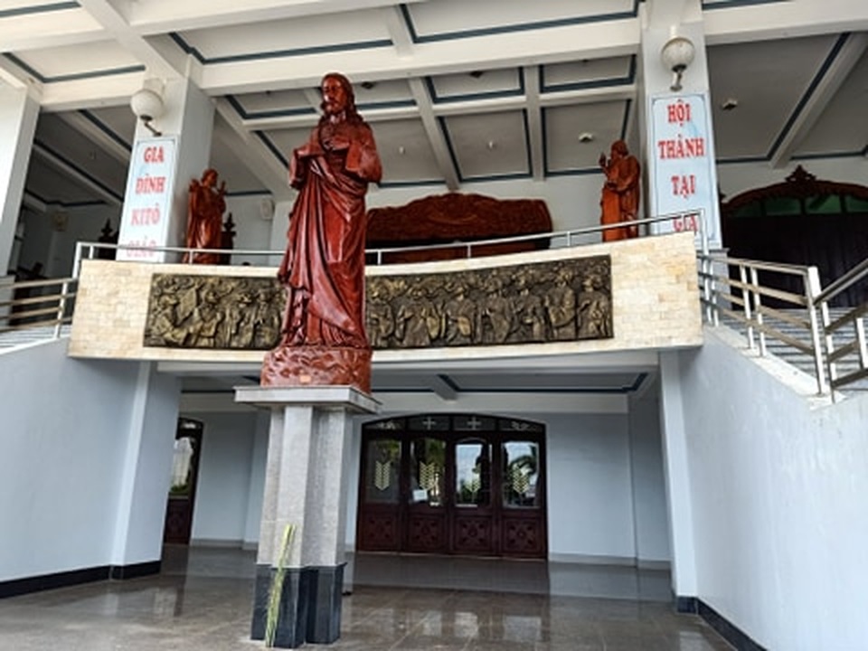 Thánh đường lớn nhất ĐBSCL “lạ lẫm” dịp nghỉ lễ 30/4 năm nay - 2