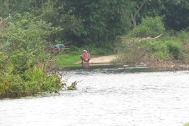 Thủy điện tích nước, xã miền núi cũng... ngập