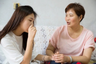 Bố mẹ chồng liên tục bán đất, tôi nói thẳng một câu thì bị chê "mất dạy"