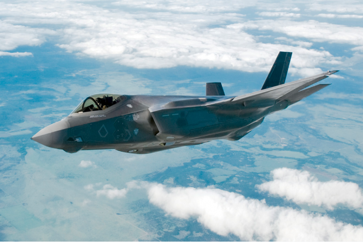 Tiêm kích F-35 hạ cánh bằng bụng gây thót tim ở Hàn Quốc - 1 Tiêm kích F-35 hạ cánh bằng bụng gây thót tim ở Hàn Quốc - 1
