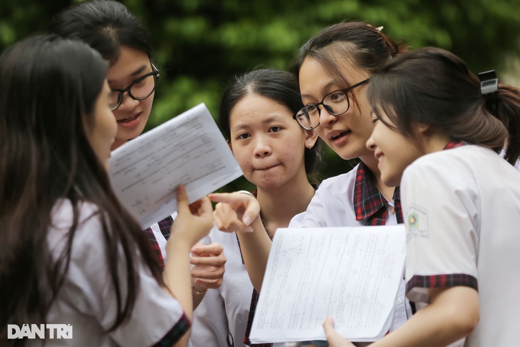 Công bố đề thi minh họa tốt nghiệp THPT 2025 - 1 Công bố đề thi minh họa tốt nghiệp THPT 2025 - 1