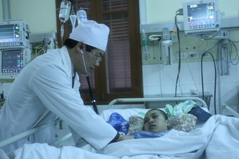 Từ người lính đến vị tiến sĩ y khoa 30 năm khao khát cứu người