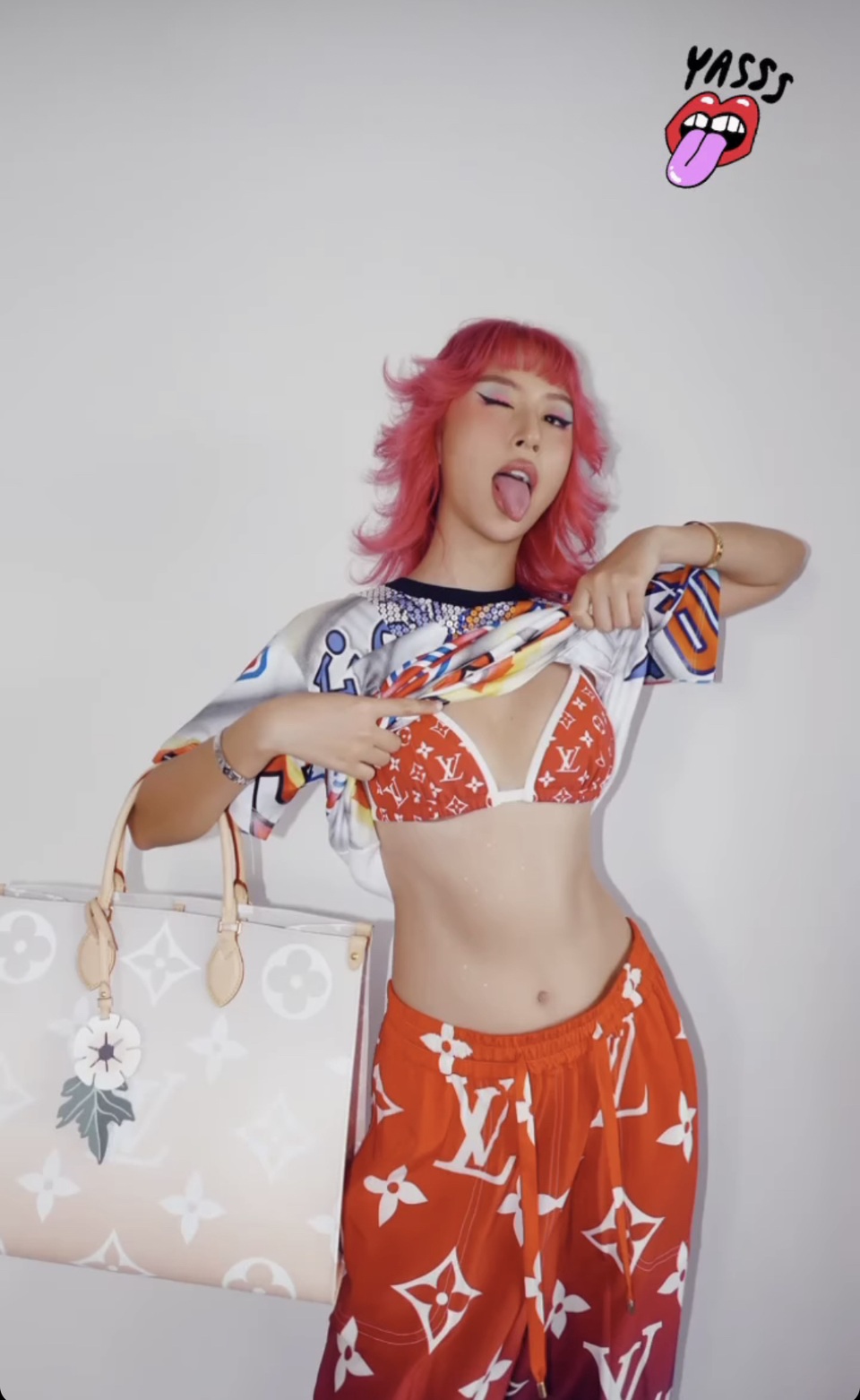 Nhịp sống hot girl tuần qua: Bạn gái Văn Lâm và Tiến Dũng đọ dáng - 7 Nhịp sống hot girl tuần qua: Bạn gái Văn Lâm và Tiến Dũng đọ dáng - 7