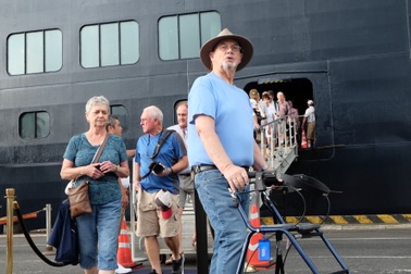 Hàng ngàn khách du lịch tàu biển “xông đất” cảng Tiên Sa - Đà Nẵng