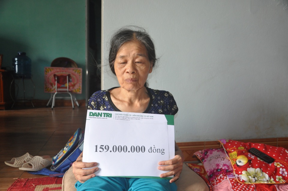 Người bà ở cận kề cái chết nuôi cháu mồ côi được bạn đọc Dân trí giúp đỡ - 3 Người bà ở cận kề cái chết nuôi cháu mồ côi được bạn đọc Dân trí giúp đỡ - 3