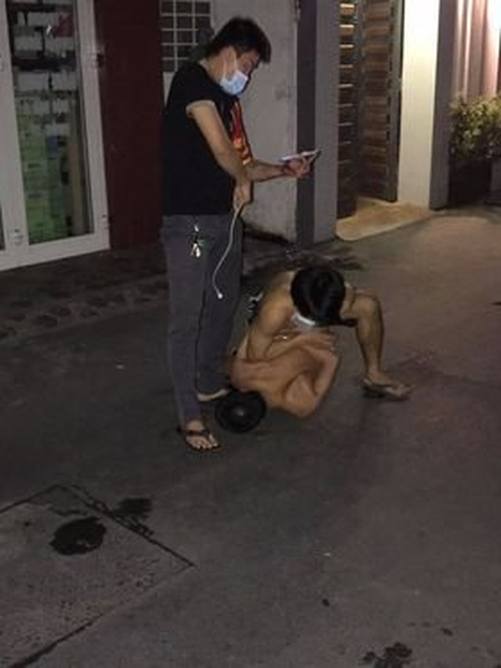 Ma men thông chốt, cắn vào tay cán bộ tại chốt kiểm dịch - 1 Ma men thông chốt, cắn vào tay cán bộ tại chốt kiểm dịch - 1