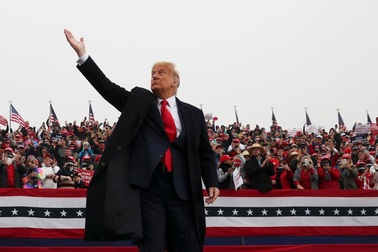 Bầu cử Mỹ 2020: Trump - Biden tăng tốc, tung “vũ khí” trong chặng nước rút