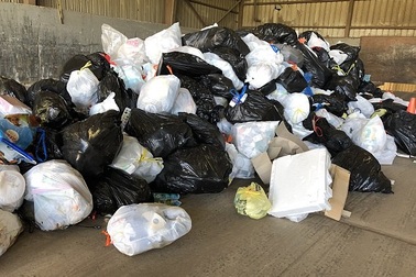 Mỹ: Bới 10 tấn rác để tìm lại trang sức trăm nghìn "đô"