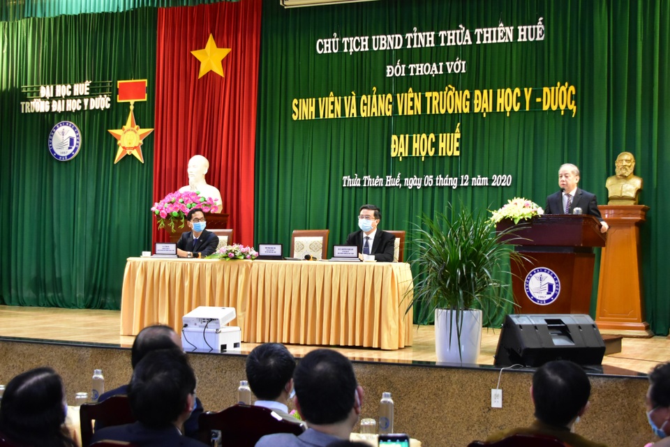 Sinh viên Y dược Huế đối thoại với Chủ tịch tỉnh - 1 Sinh viên Y dược Huế đối thoại với Chủ tịch tỉnh - 1