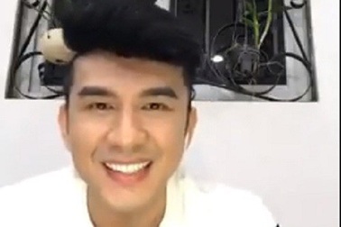 Đan Trường livestream giao lưu khán giả