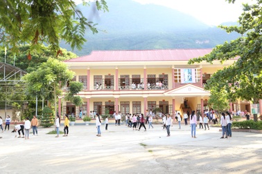 Điểm trường Dân Trí tặng học sinh được công nhận đạt chuẩn quốc gia