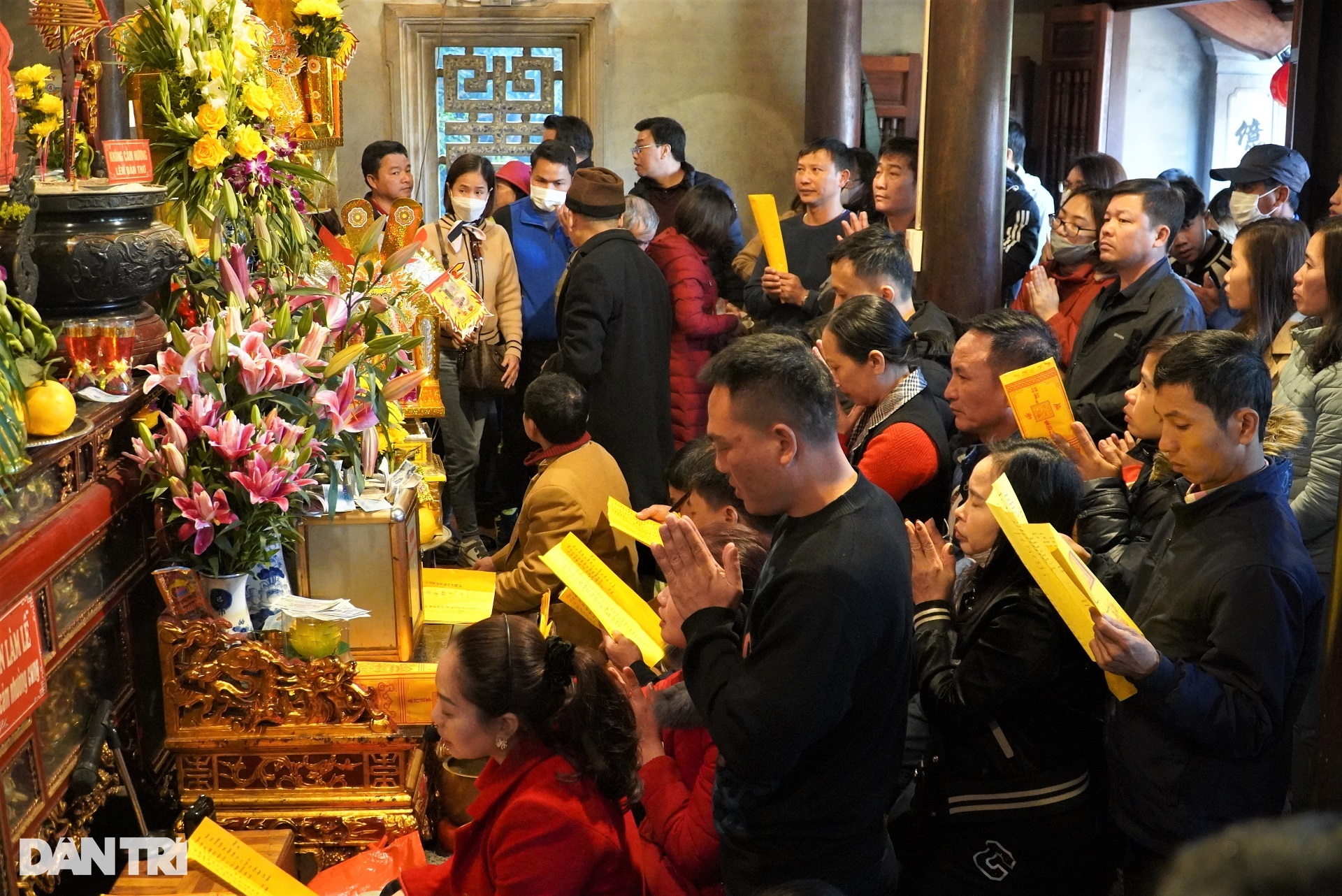 Đua nhau đốt ngựa giấy khủng xin lộc tại ngôi đền nổi tiếng linh thiêng - 10 Đua nhau đốt ngựa giấy khủng xin lộc tại ngôi đền nổi tiếng linh thiêng - 10