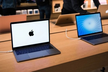 MacBook khan hàng, liên tục tăng giá tại Việt Nam