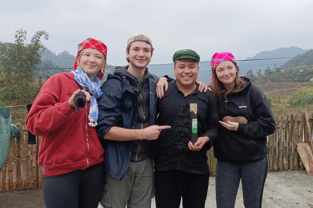 কৃষি এবং পর্যটনের সমন্বয়ের কারণে লাও কাইয়ের অনেক পরিবার দারিদ্র্য থেকে মুক্তি পেয়েছে - ২ Nhiều hộ gia đình ở Lào Cai thoát nghèo nhờ kết hợp nông nghiệp - du lịch - 2