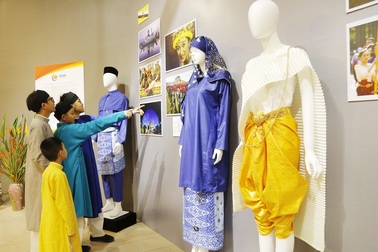 Triển lãm Trang phục truyền thống các nước ASEAN 2020