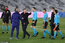 HLV Koeman chỉ trích trọng tài, HLV Zidane lo lắng trước khi đấu Liverpool