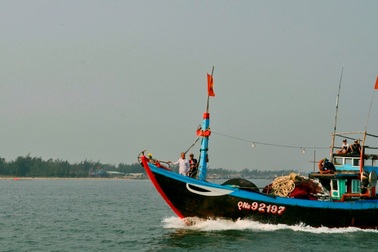 Hàng nghìn ngư dân Hội An khai hội, mở cửa biển