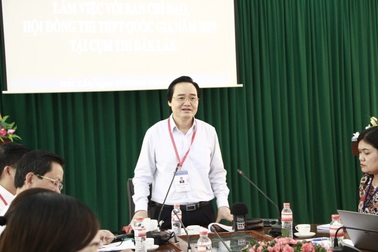 Bộ trưởng Phùng Xuân Nhạ nhắc giám thị cần cảnh giác với thiết bị công nghệ cao